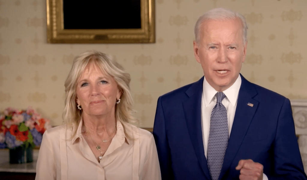 Joe y Jill Biden rinden homenaje a la 
