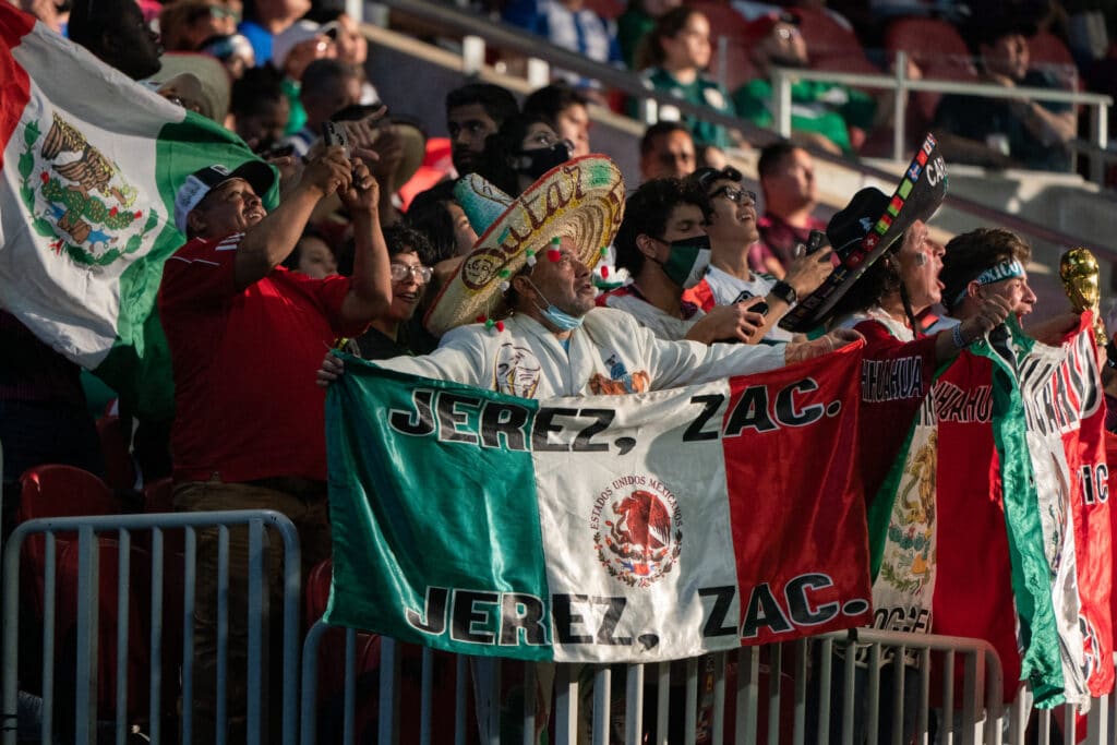 México tiene que jugar dos partidos de clasificación para el Mundial en un estadio vacío por cánticos homófobos