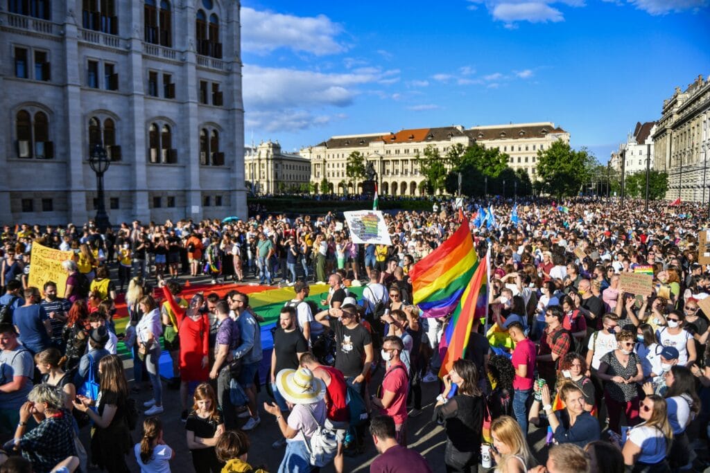 Protestas en Hungría contra la ley anti-LGTB+