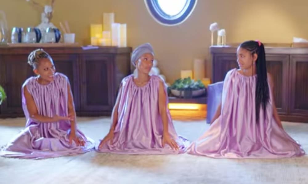 Willow Smith prueba la vaporización vaginal con su madre y su abuela