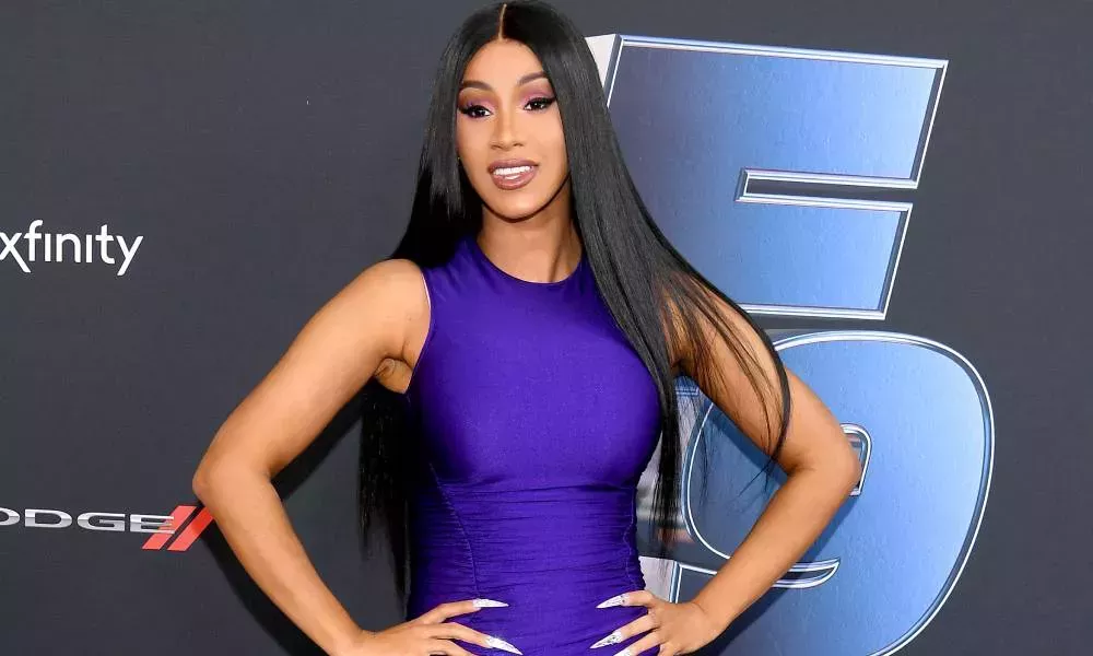 Cardi B contraataca a las afirmaciones de 'queerbaiting': 'Presiona a los artistas para que hablen de su sexualidad'