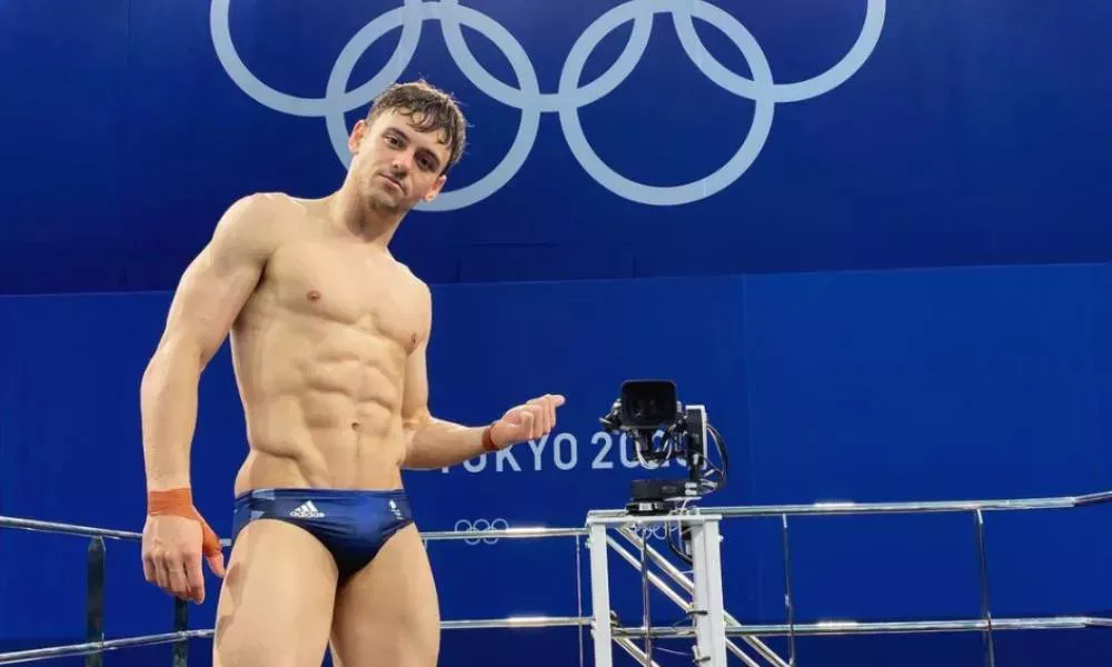 El campeón olímpico Tom Daley tiene un mensaje inspirador para los niños LGBT+ tras ganar la medalla de oro