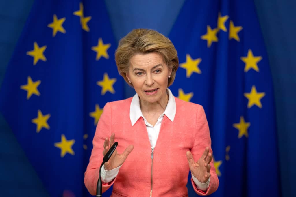 La UE emprende acciones legales contra Hungría y Polonia por sus leyes anti LGTB+