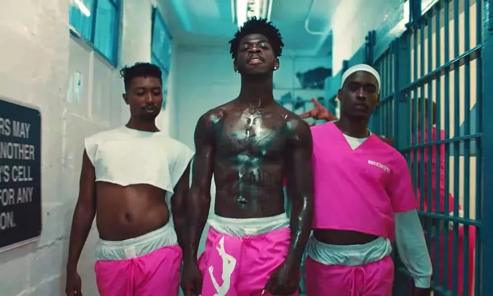 Lil Nas X lanza el vídeo Industry Baby sin censura y es una verdadera obra de arte
