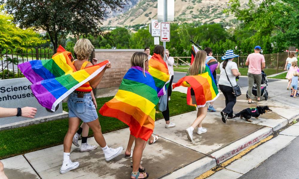 Estudiantes mormones celebran el Orgullo en una universidad anti LGTB+