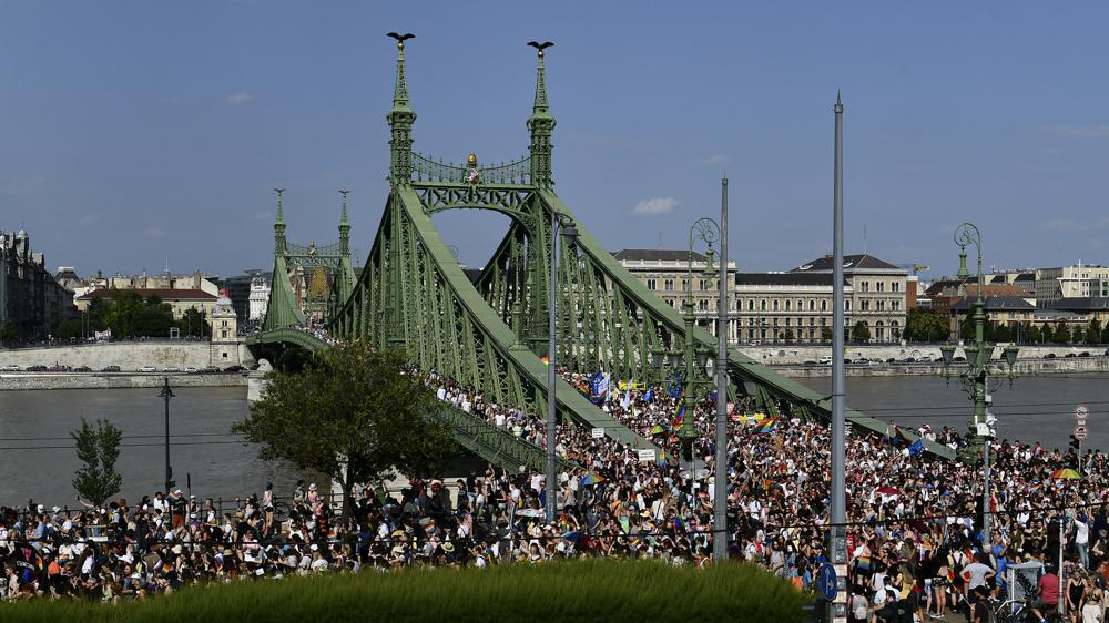 Miles de personas se unen al desfile del Orgullo en Hungría para protestar contra la ley LGBTQ - Nacional | Globalnews.ca