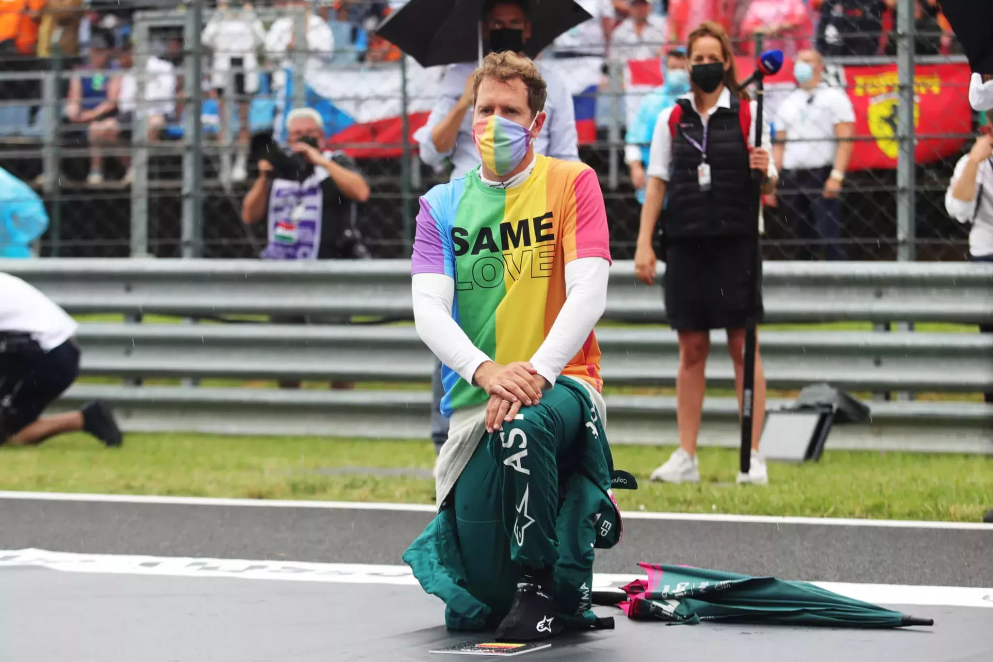 El campeón de F1 Sebastian Vettel es amonestado por su camiseta del Orgullo en el Gran Premio de Hungría