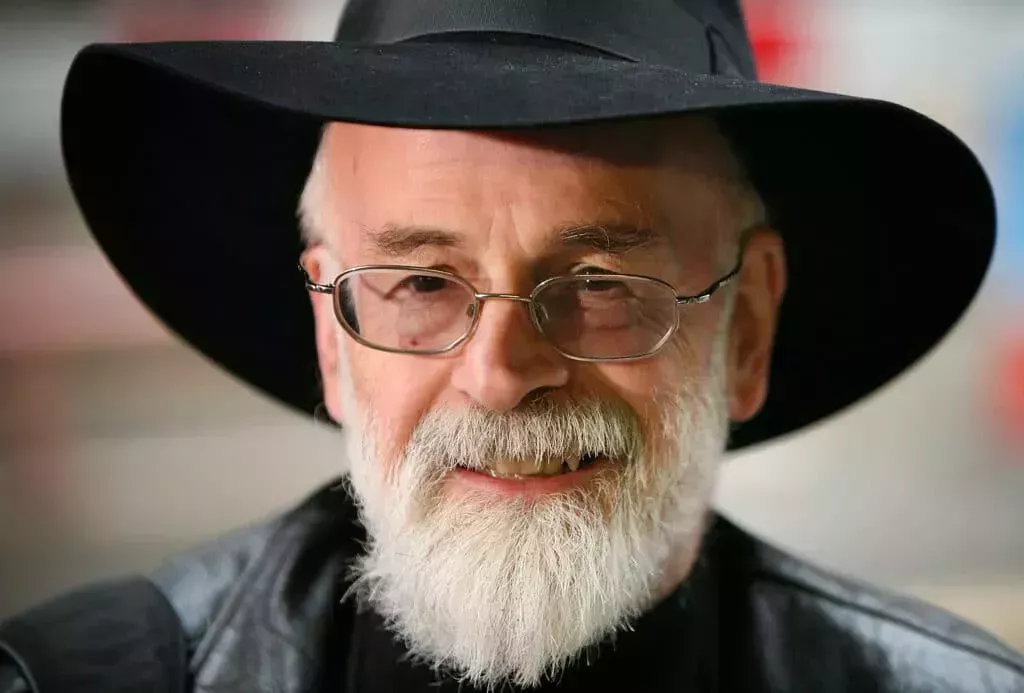 El escritor Terry Pratchett fue un aliado incondicional de los transexuales, dicen los fans trans que lo conocieron