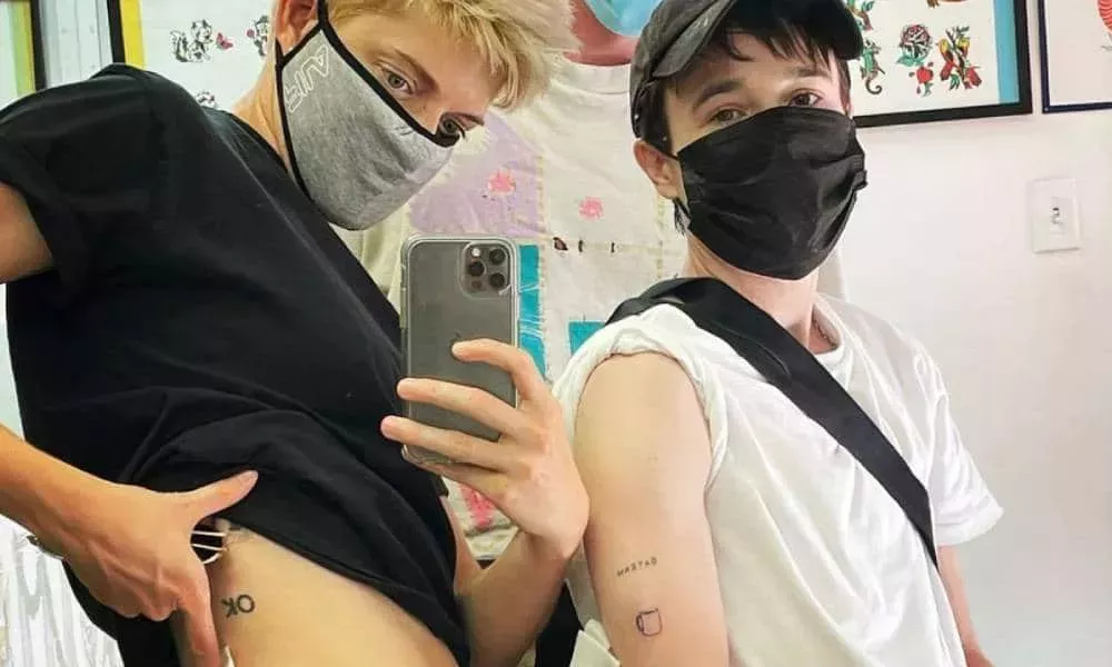 Elliot Page y Mae Martin se hacen tatuajes a juego y es la definición de los objetivos de la amistad