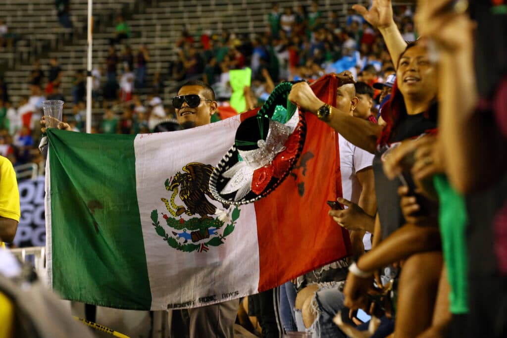 La FIFA rebaja el castigo a México por los cánticos homófobos