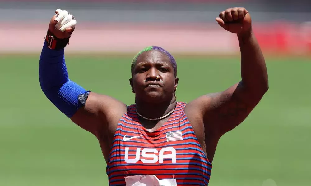 La heroína olímpica Raven Saunders pierde a su madre días después de ganar la medalla de plata: 