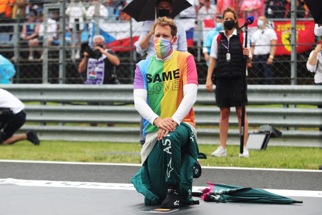 Lewis Hamilton critica la decisión de la amonestación a Vettel por apoyar al LGTB+