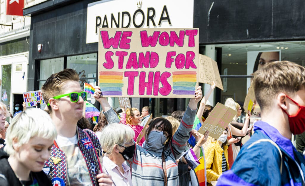 El colectivo LGTBIQ+ sale a las calles de Liverpool tras una oleada de violencia homofóbica