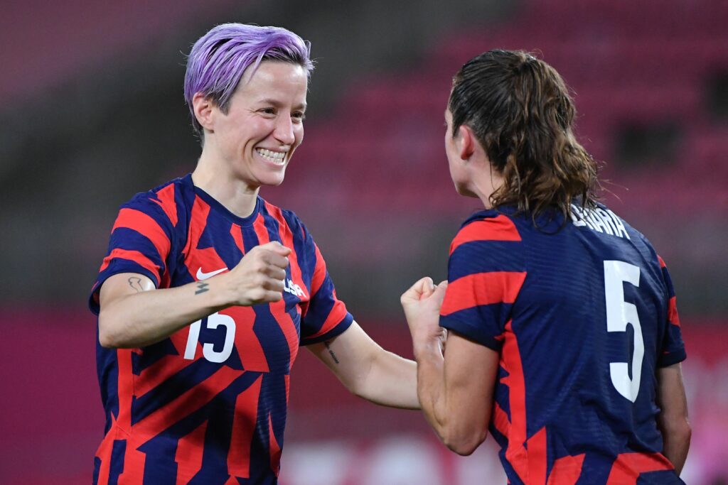 Megan Rapinoe gana la medalla de bronce junto a su equipo de fútbol