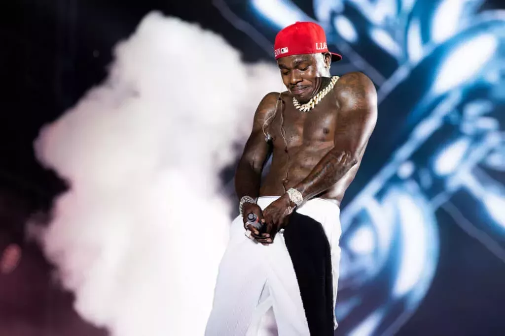 Miley Cyrus se ofrece a ayudar a educar a DaBaby: 'Es más fácil cancelar a alguien que perdonar'