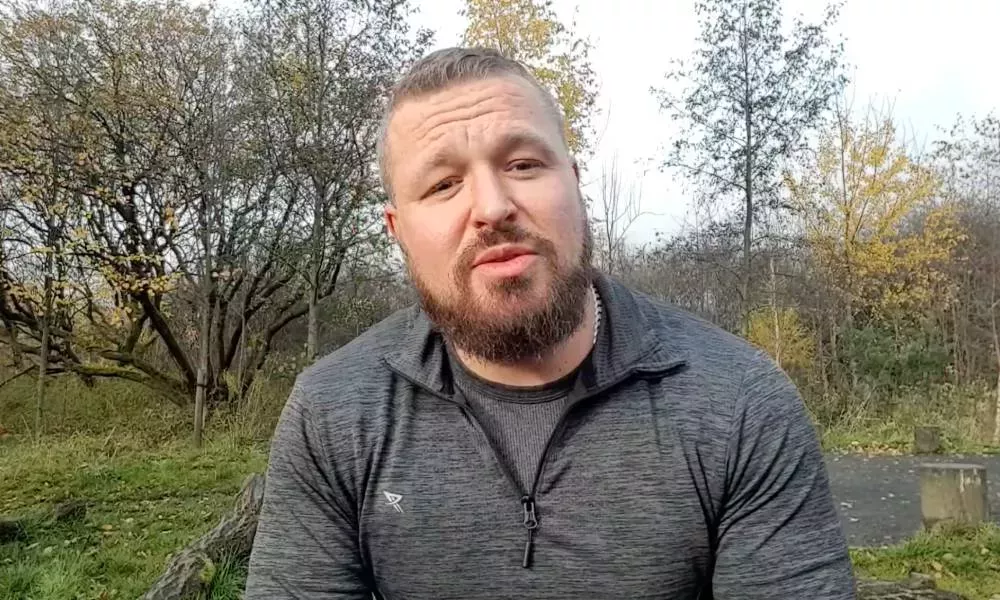 El actor y activista LGBT+ David Paisley abandona Escocia porque 