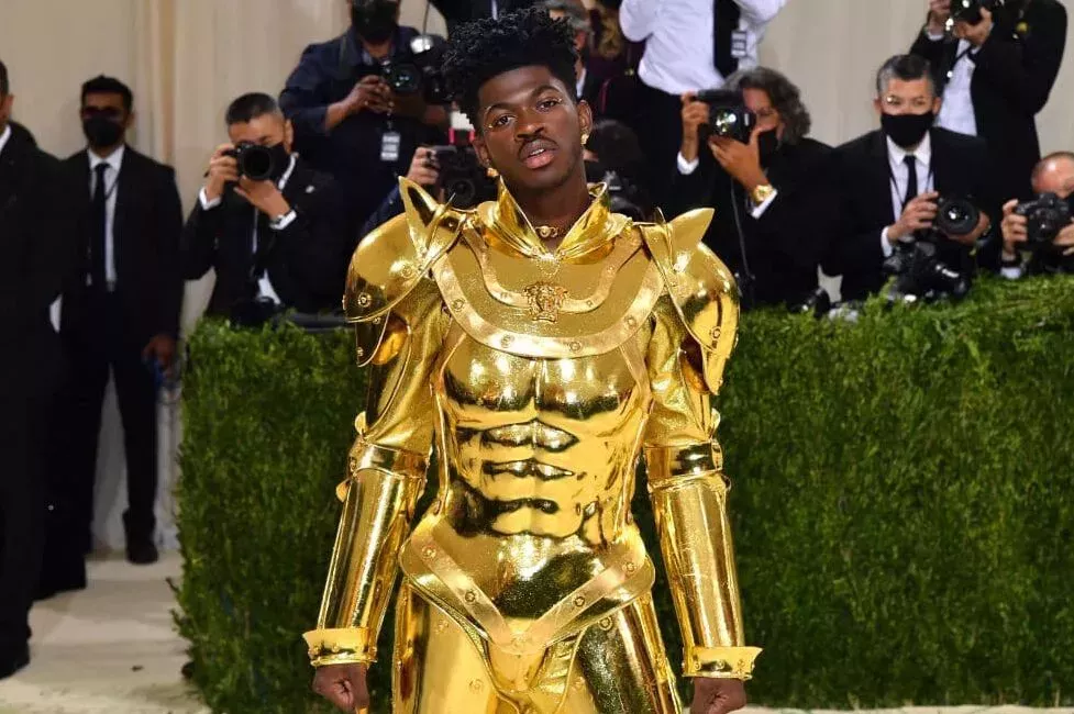 El desmontaje de Lil Nas X de un meme tonto y homof&oacute;bico de 2Pac es tan perfecto que deber&iacute;a estar en el Louvre