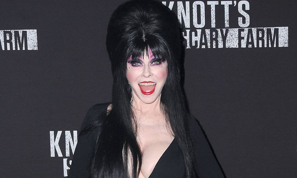 Elvira, icono LGTB+, acaba de salir del armario