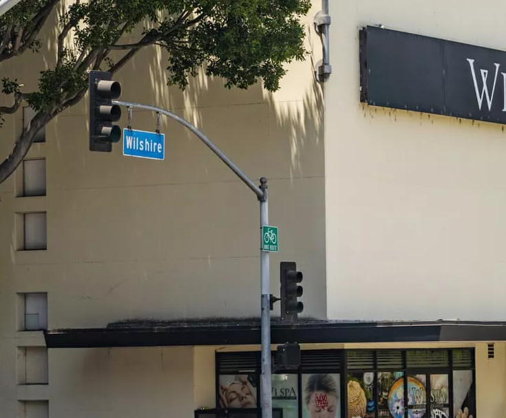 Una persona acusada de exhibición indecente en un spa de Los Ángeles