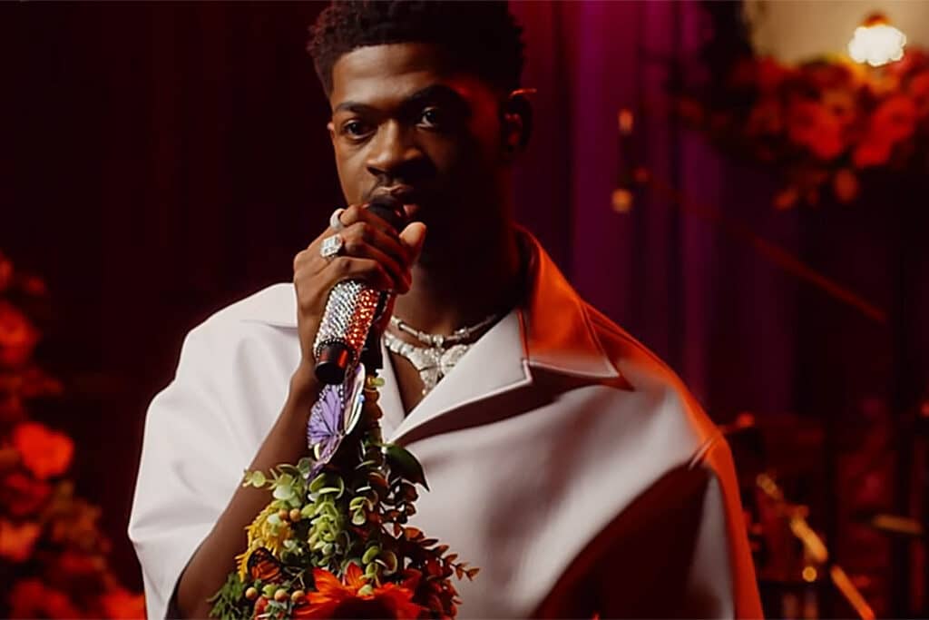Lil Nas X sorprende con una canción de Dolly Parton