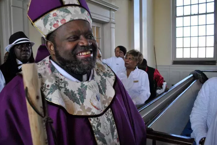 Muere a los 77 años el arzobispo gay cuyo himno del Orgullo liberador inspiró Born This Way de Lady Gaga