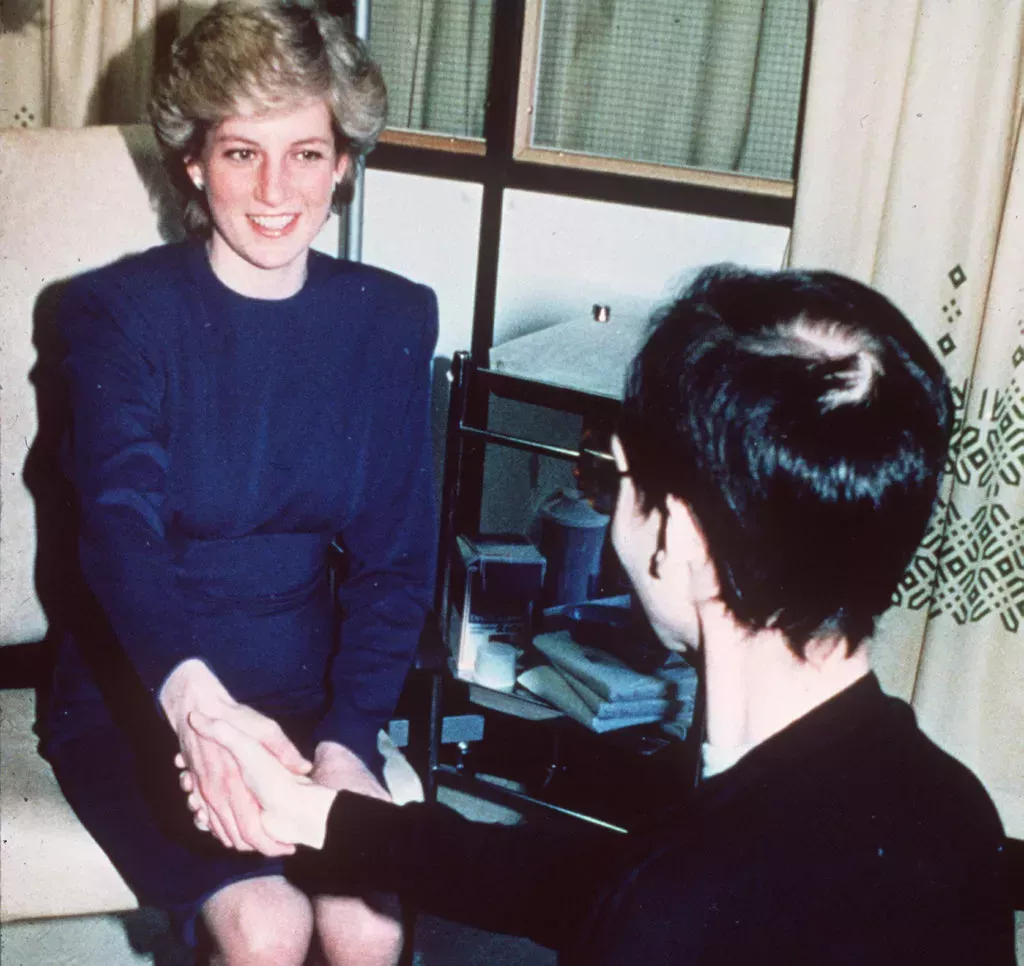 Recordando cómo la Princesa Diana transformó las actitudes mundiales ante el VIH y el SIDA
