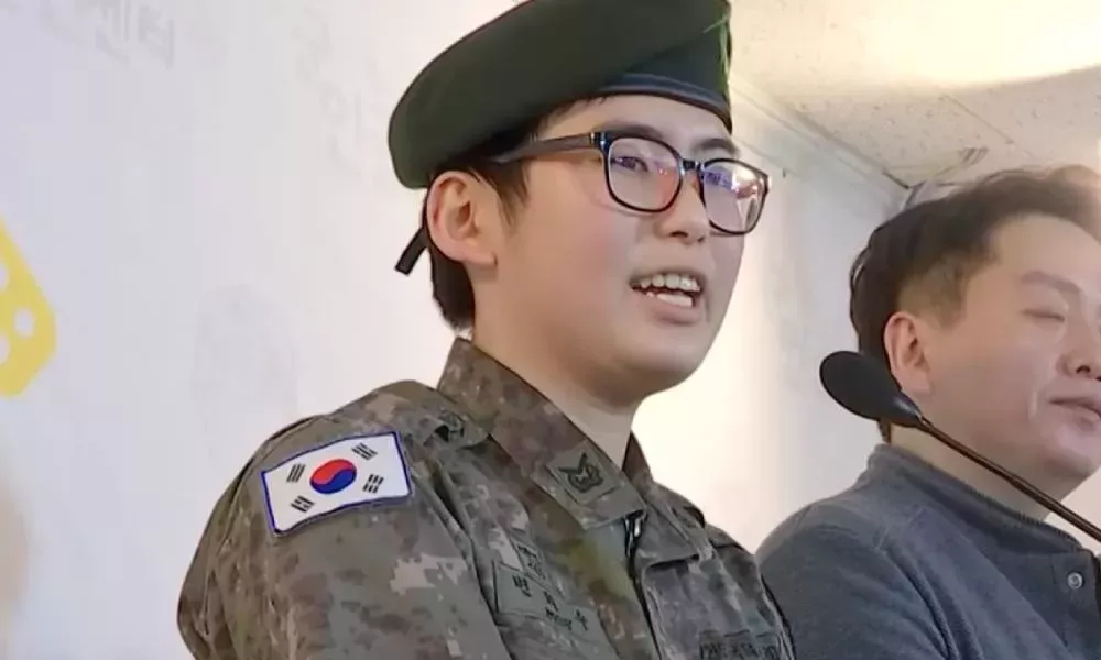 El soldado trans hallado muerto tras ser dado de baja del ejército surcoreano recibe una victoria póstuma