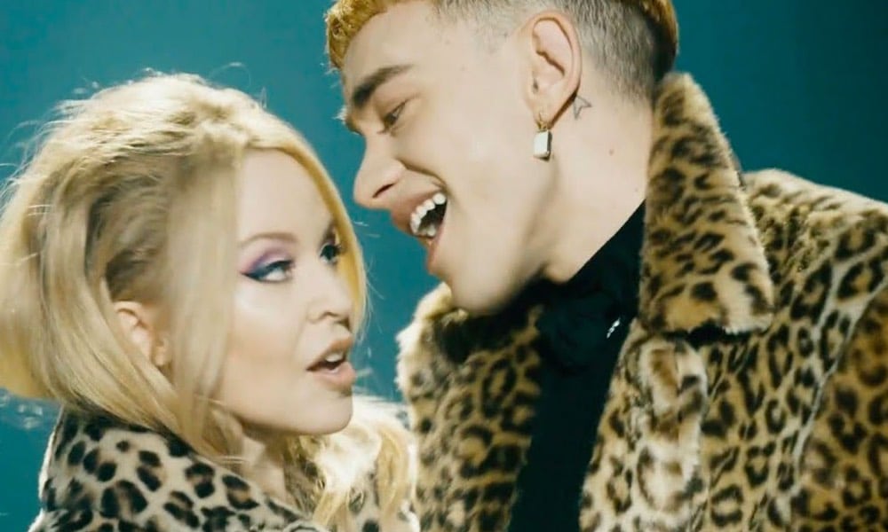Kylie Minogue y Olly Alexander intercambian la ropa