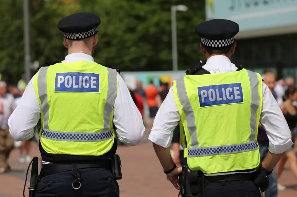 Otro policía británico es investigado por textos 