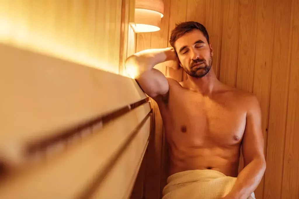 Un trabajador de la sauna gay comparte historias hilarantes y NSFW: Desde heterosexuales ruidosos hasta orgías de drags