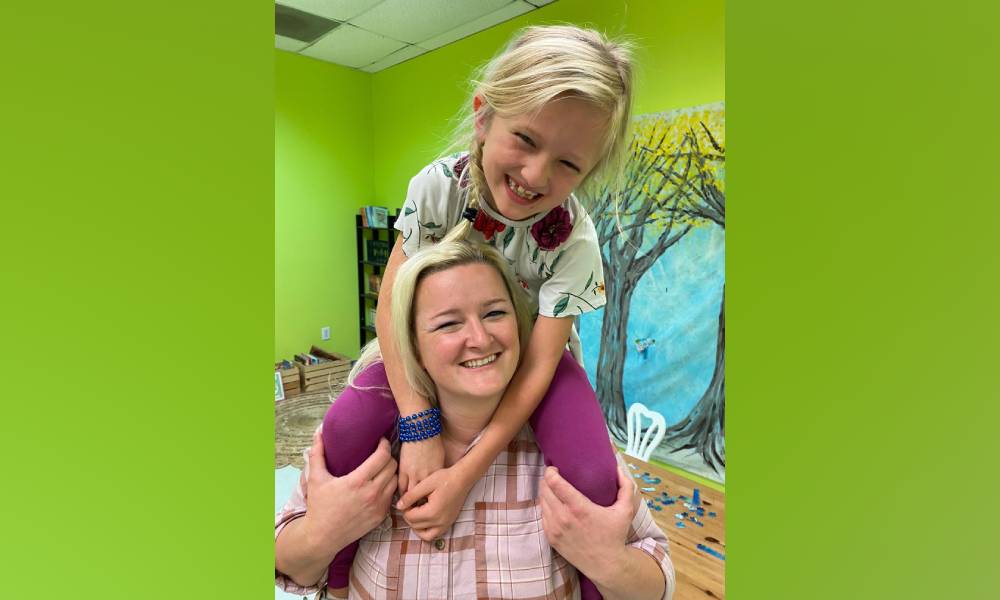 Una niña trans de ocho años se enfrenta a políticos tránsfobos de Texas