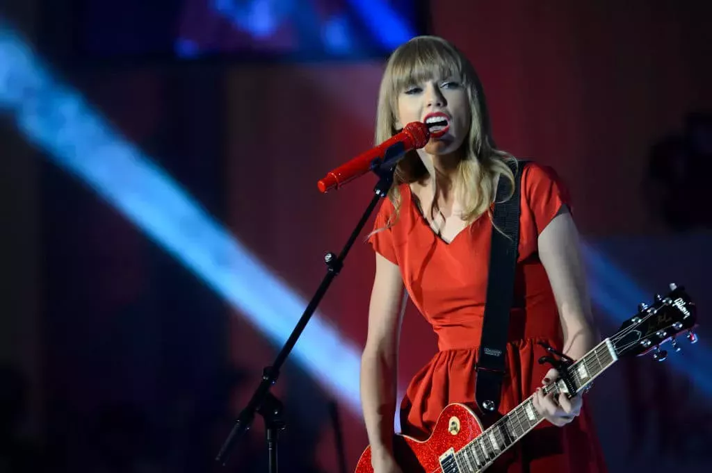 5 cosas fascinantes que probablemente no sabías sobre el álbum más importante de Taylor Swift, Red