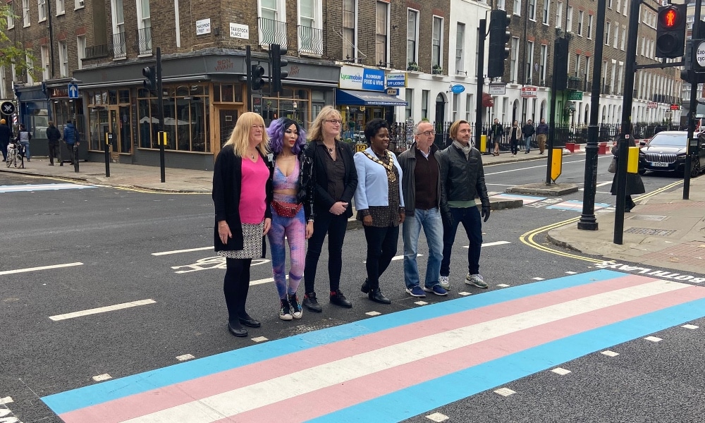 Londres inaugura un cruce del Orgullo Trans