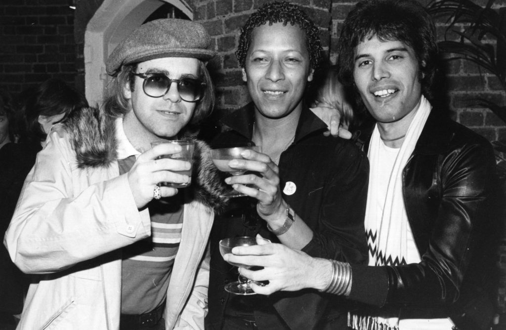 Elton John comparte un relato desgarrador sobre los últimos días de Freddie Mercury: 