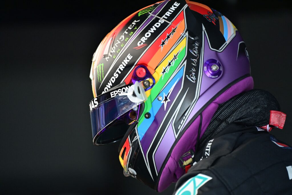 Lewis Hamilton llevará su casco arcoíris en Arabia Saudí