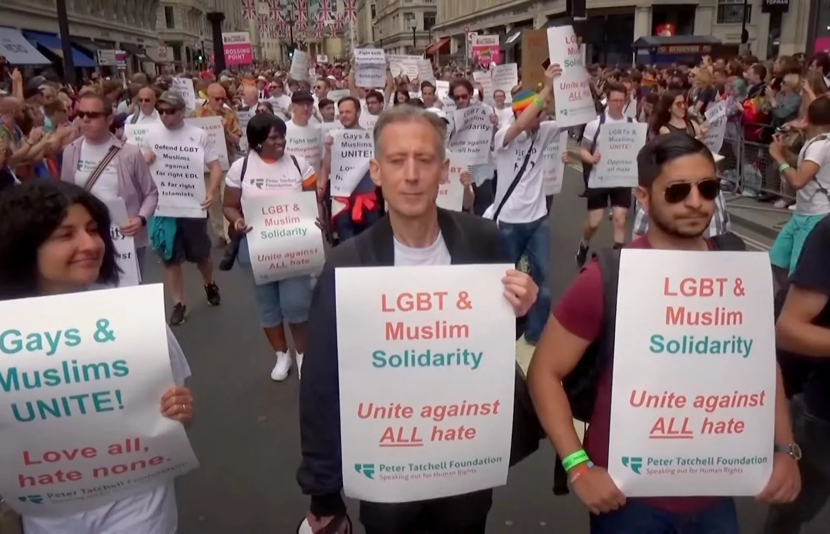 Peter Tatchell habla de sus 50 años de lucha por los derechos LGBT+: desde la Sección 28 hasta la liberación trans