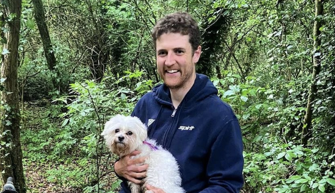 El ciclista Clay Davies salió del armario después de casi morir en un accidente