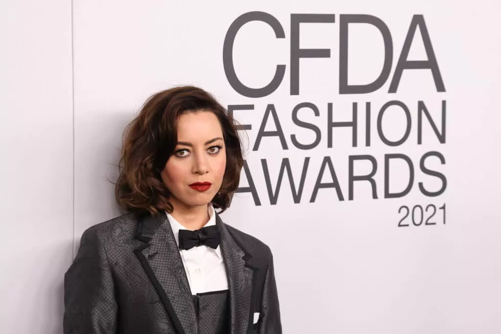 Aubrey Plaza anuncia la secuela de la película navideña gay Happiest Season: 