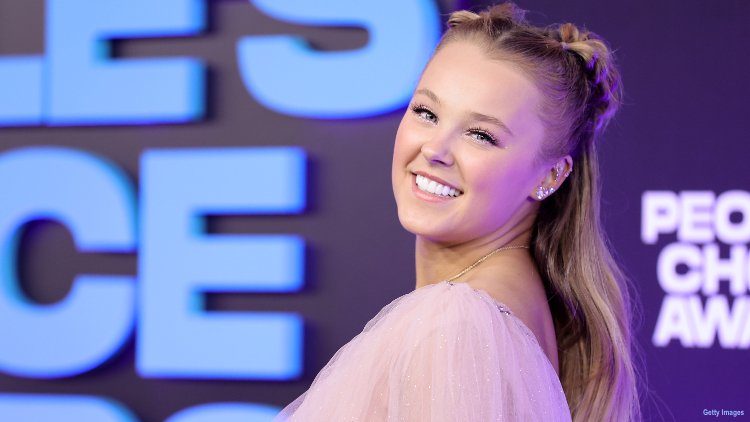 JoJo Siwa fue vista en una cita nocturna con una nueva chica