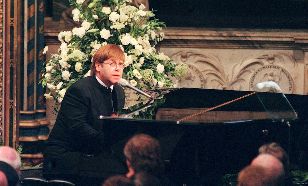 La familia real no quería que Elton John actuara en el funeral de la princesa Diana