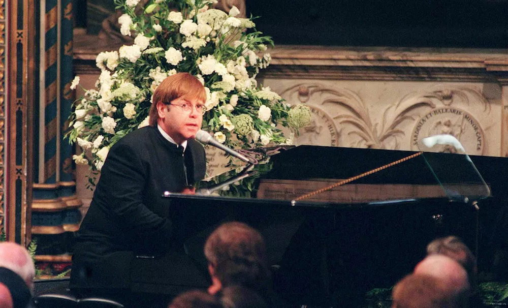 La familia real no quería la emotiva actuación de Elton John en el funeral de la princesa Diana