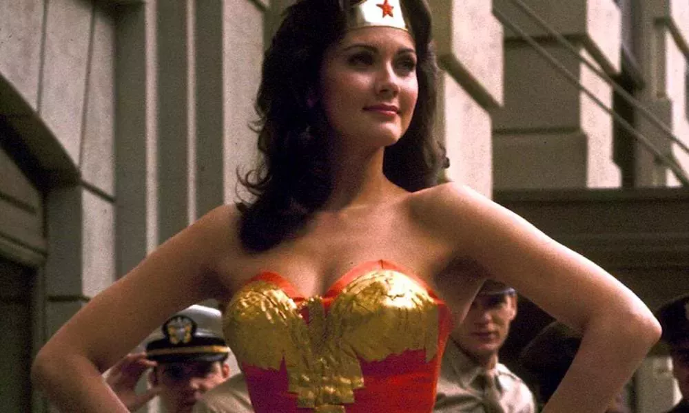La Mujer Maravilla Lynda Carter defiende los derechos trans porque no todos los héroes de tu infancia son horribles
