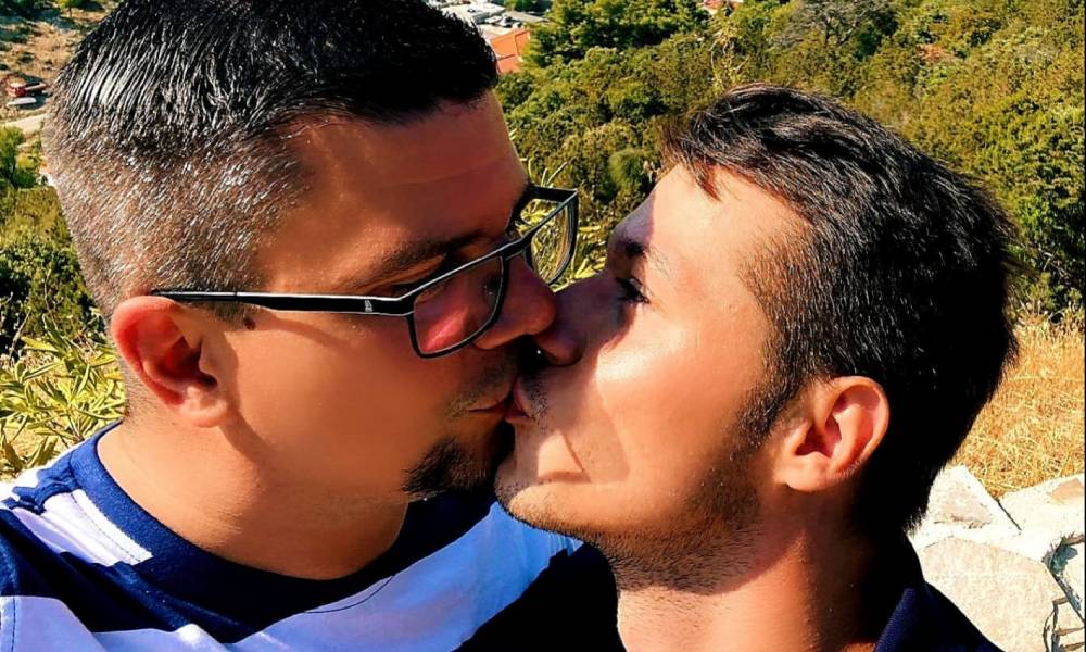 Un diputado de Croacia sale del armario publicando una foto con su novio
