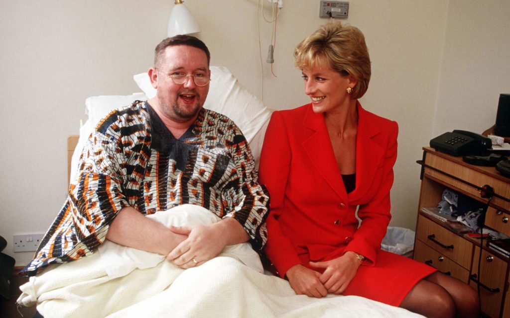 La princesa Diana cambió la forma en que el mundo veía el VIH y el sida