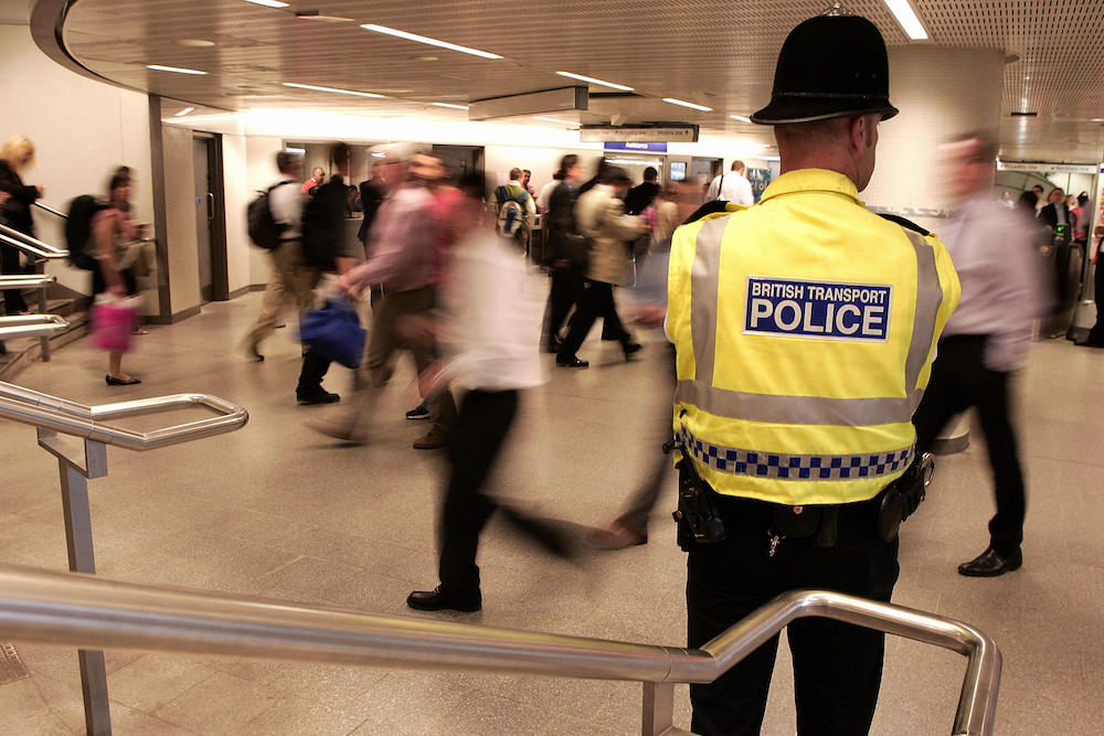 Un hombre homosexual es golpeado en un ataque "homofóbico" en el metro de Londres