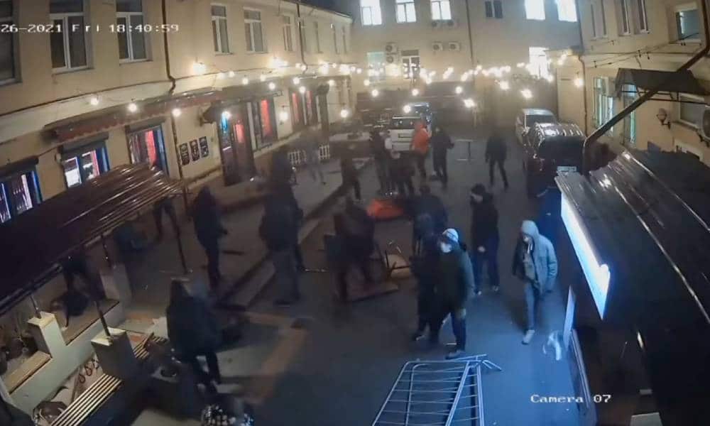 Una banda de neonazis ataca a un bar gay en Ucrania