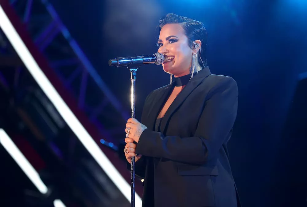 Demi Lovato estrena un llamativo tatuaje en la cabeza inspirado en una historia de