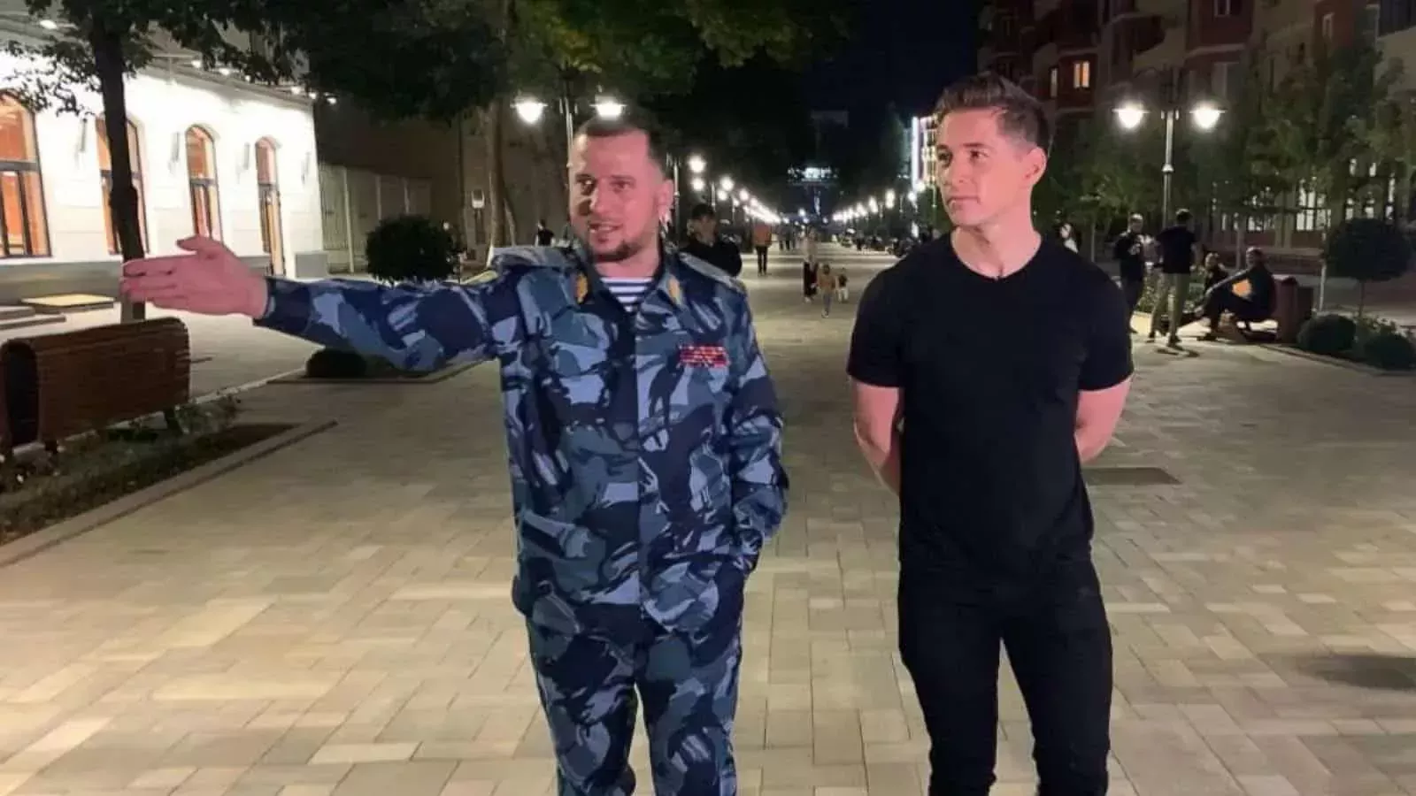 El corresponsal de televisi&oacute;n gay James Longman habla de viajar por el mundo