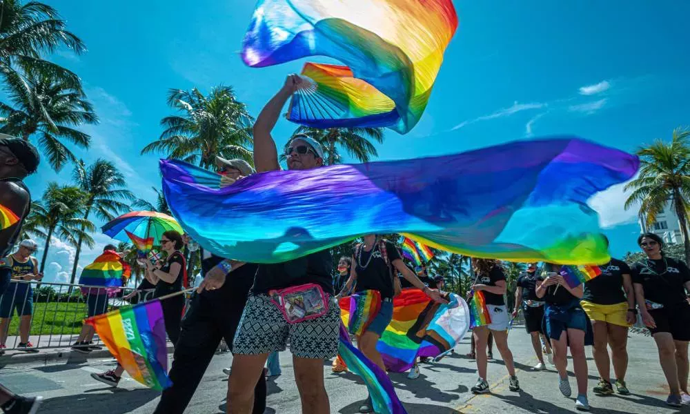 El proyecto de ley de Florida prohibiría a los profesores hablar de las personas LGBT+ en las escuelas