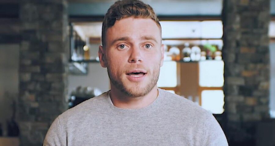 El esquiador olímpico Gus Kenworthy presenta a su novio secreto